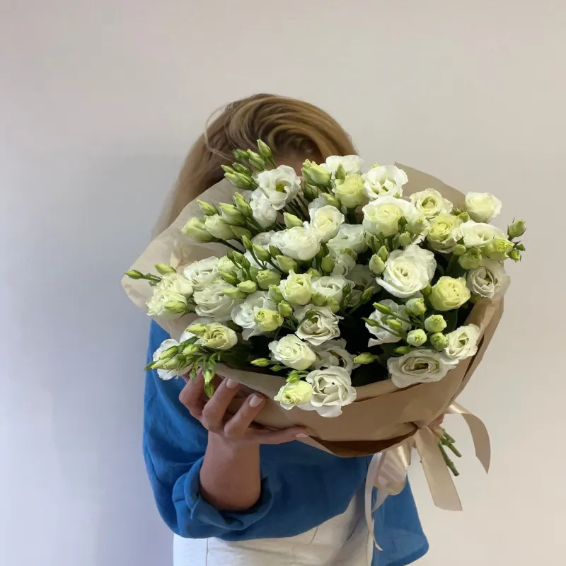 Eustoma albă în decor «VIRIDI»