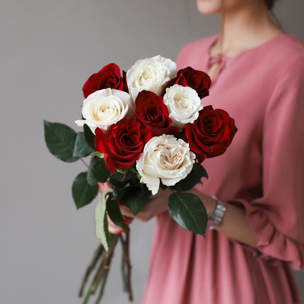 Buchet clasic din 9 trandafiri mix