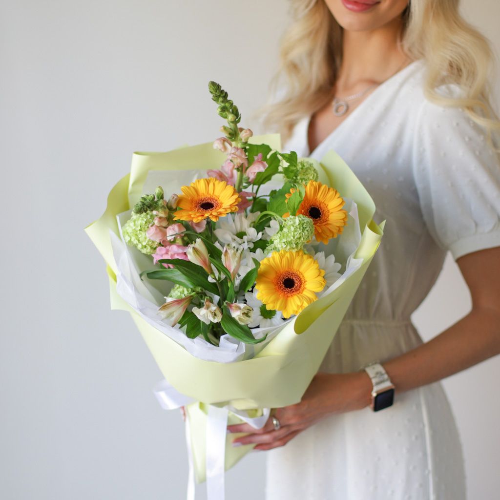 Buchet delicat cu ambalaj fistic