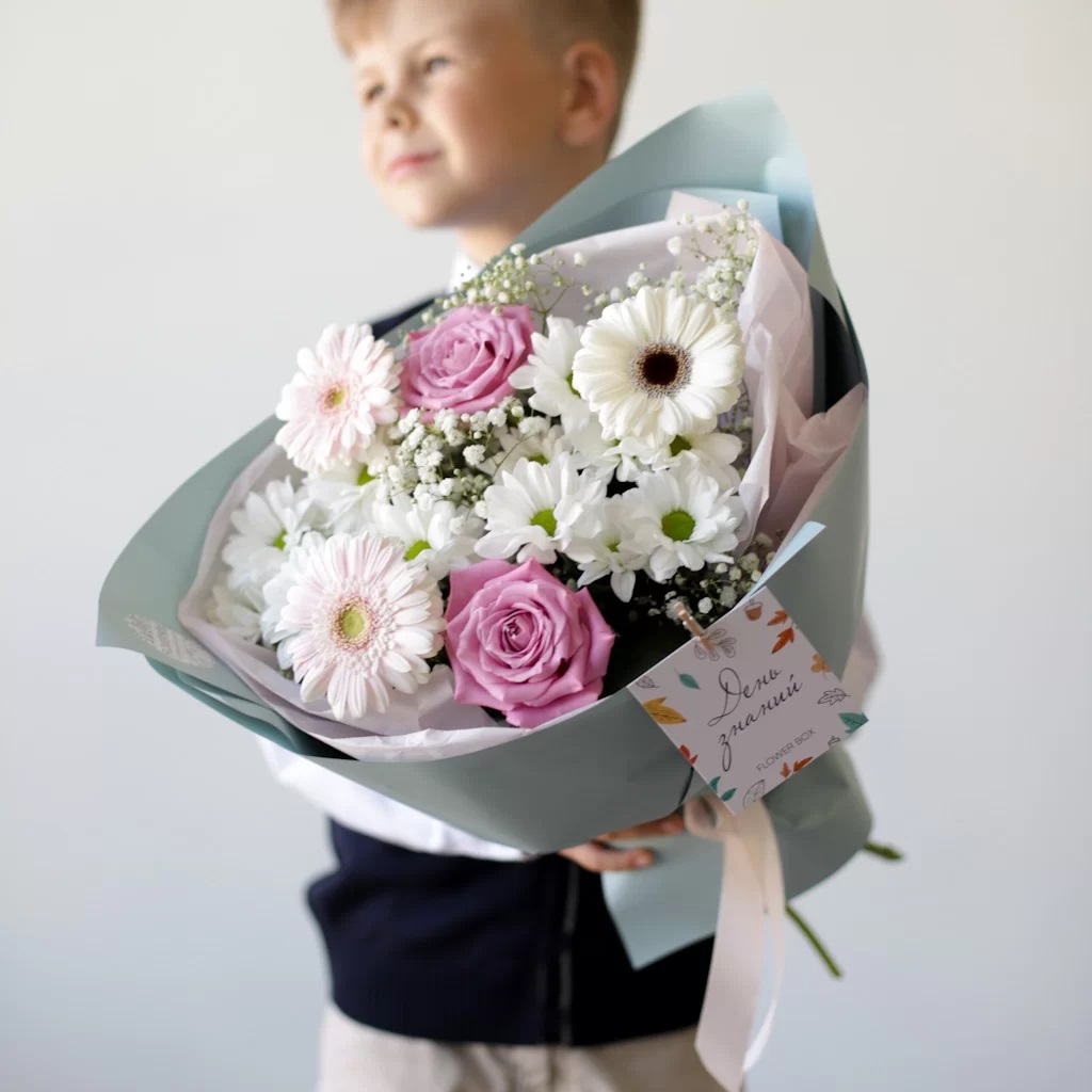 Buchet mic asortat în nuanțe delicate