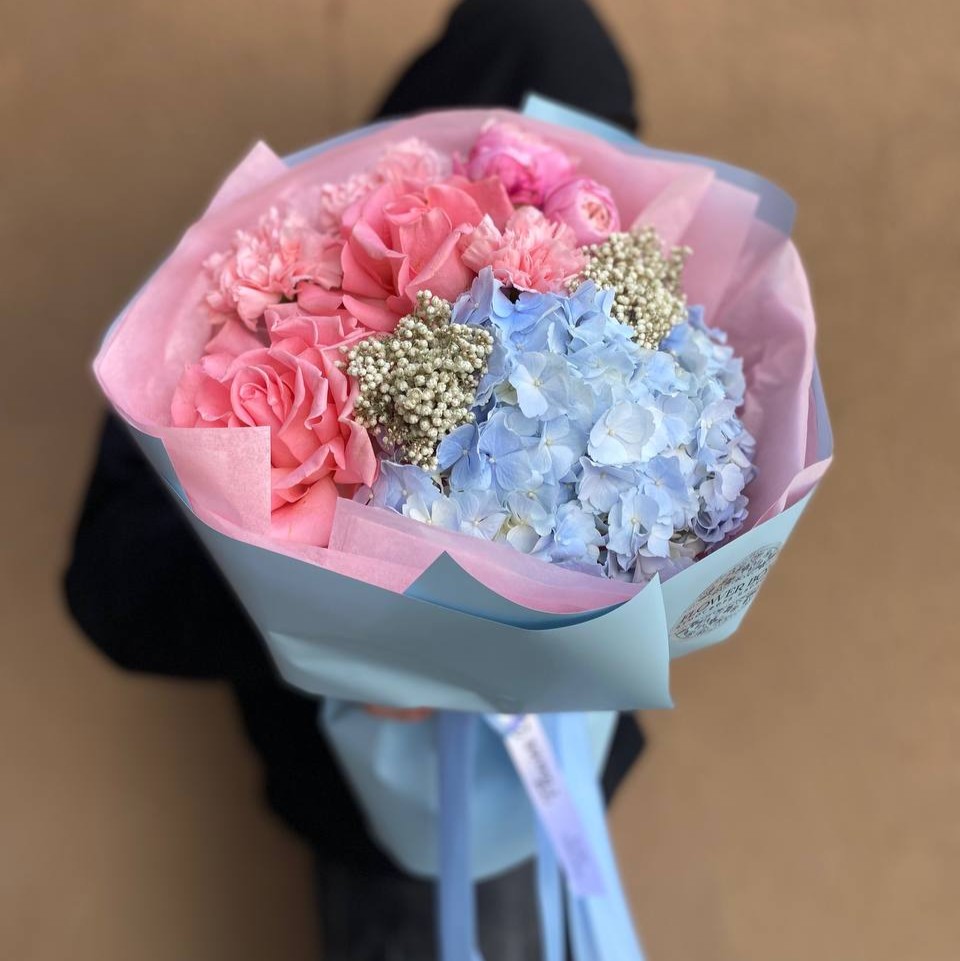 Mixed bouquet with hydrangea 'Fluff'