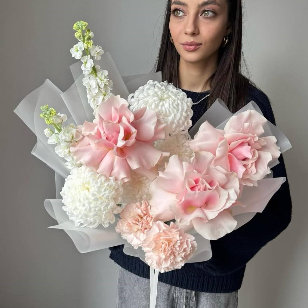 Buchet asortat din flori premium „Laventis”