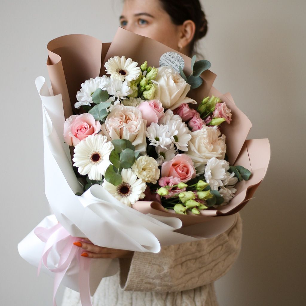 Author's delicate bouquet of flowers "Falcon"