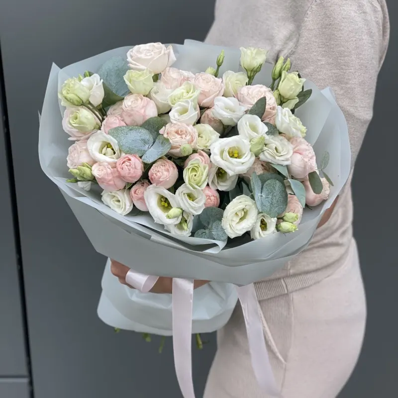 Duo-buchet din eustomă și trandafiri de tufă «Still Life»