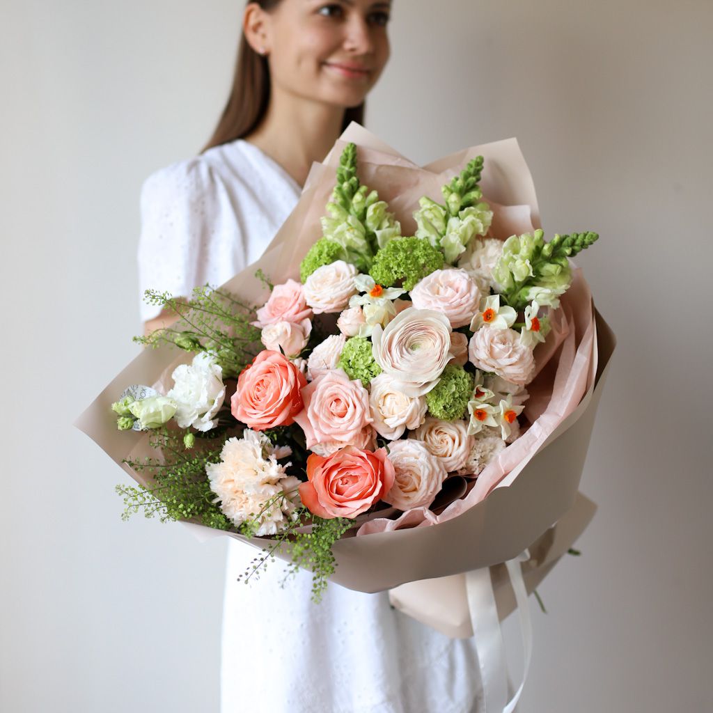 Lush spring bouquet "Modelorama"