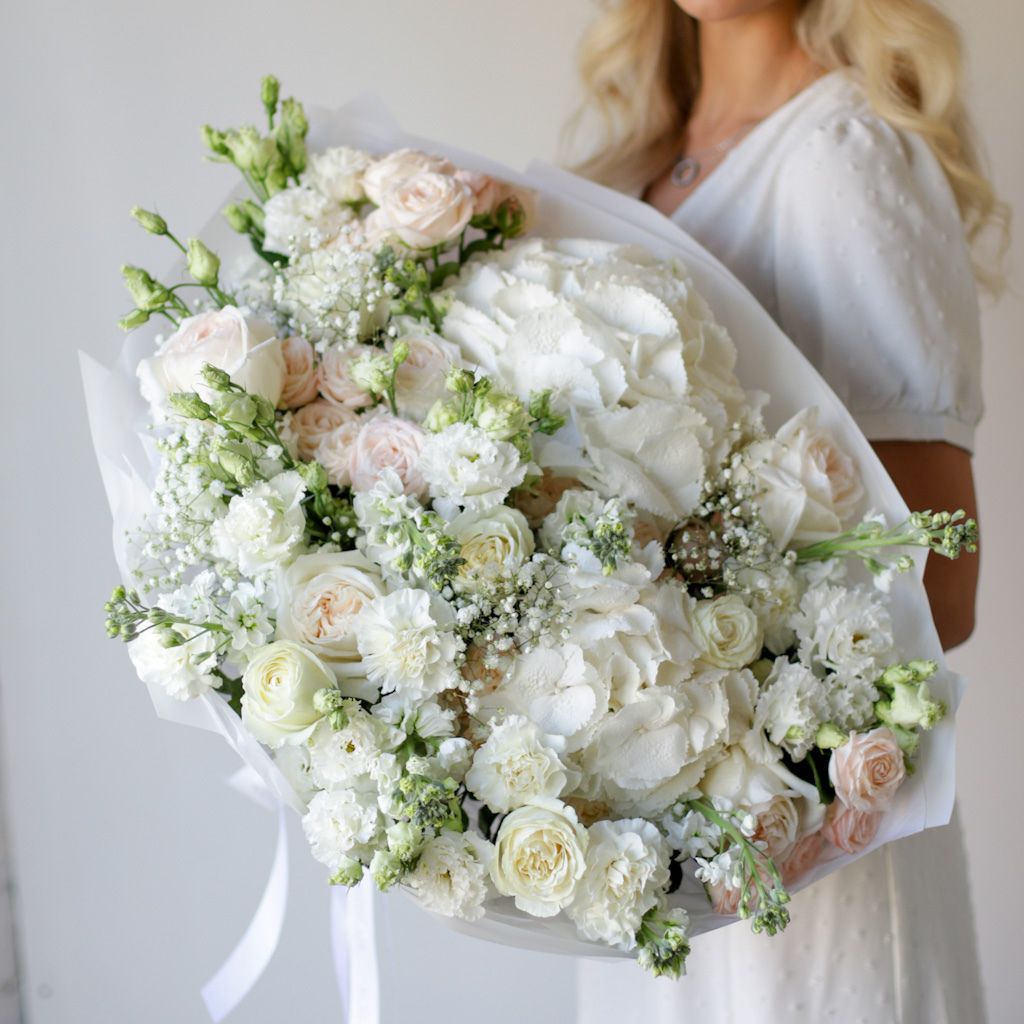 Buchet mare asortat cu hortensie „Camille”