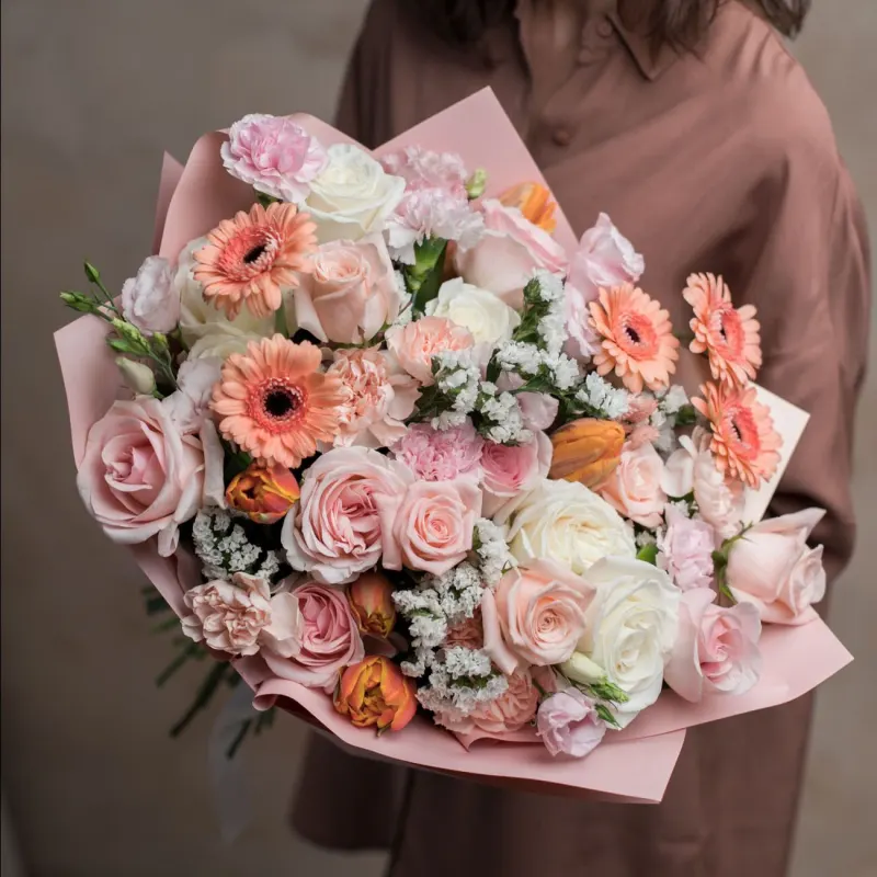 Buchet mare personalizat în tonuri delicate