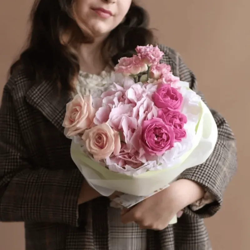 Buchet mixt cu hortensie roz