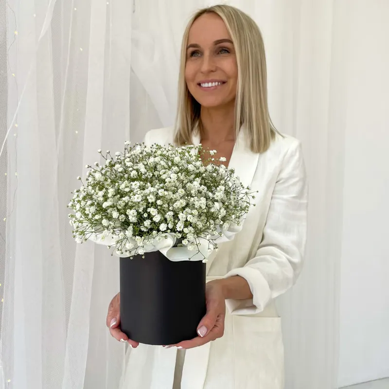 Gypsophila delicată într-o cutie neagră "Alata"