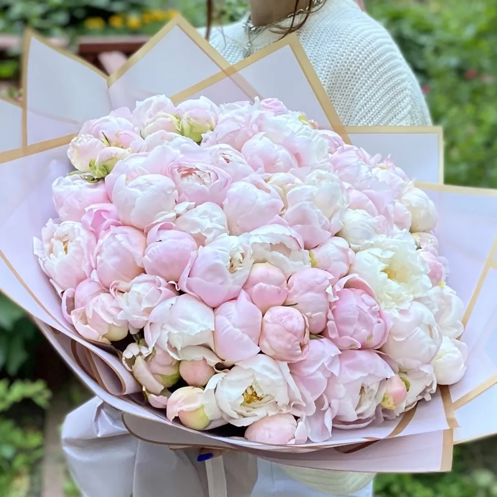 Bouquet of 101 peonies