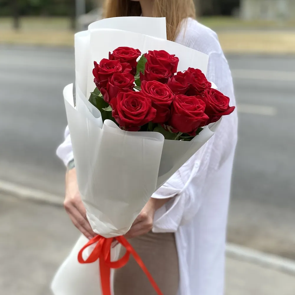 11 roșii trandafiri 70