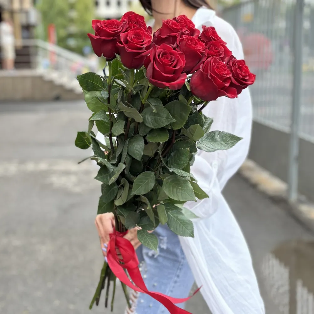 11 roșii trandafiri 80