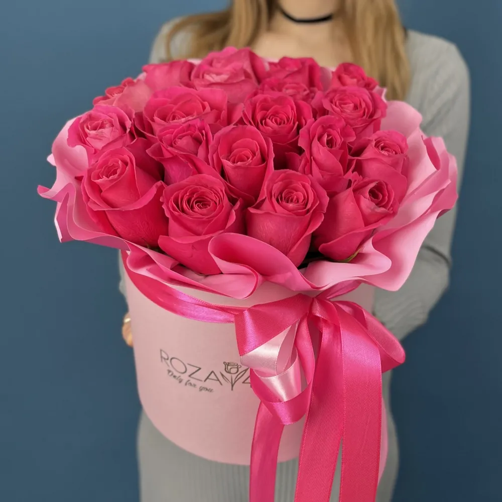 19 trandafiri în cutie