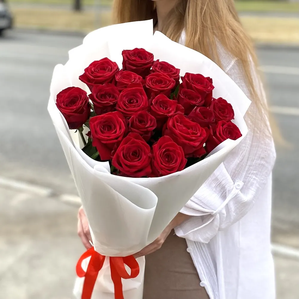 19 roșii trandafiri 70