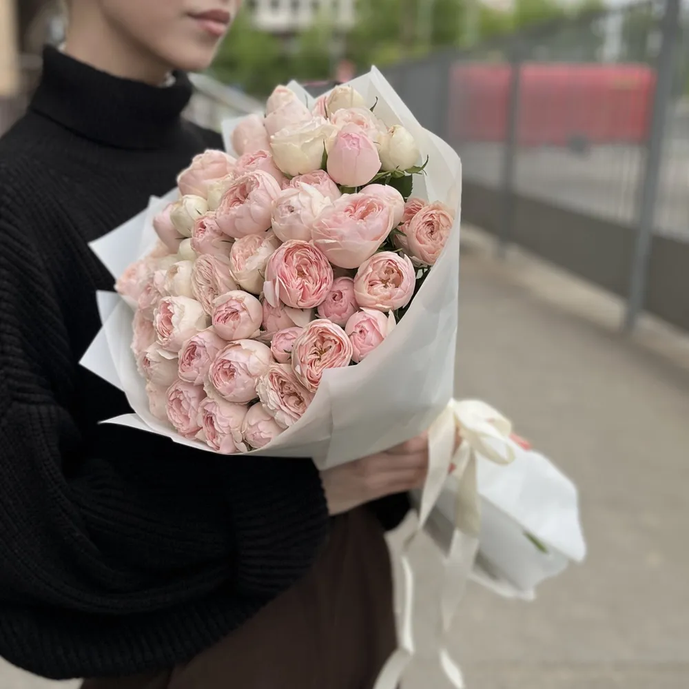 19 кустовых розовых роз Мансфилд парк 50см