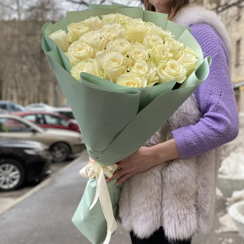25 albi trandafiri