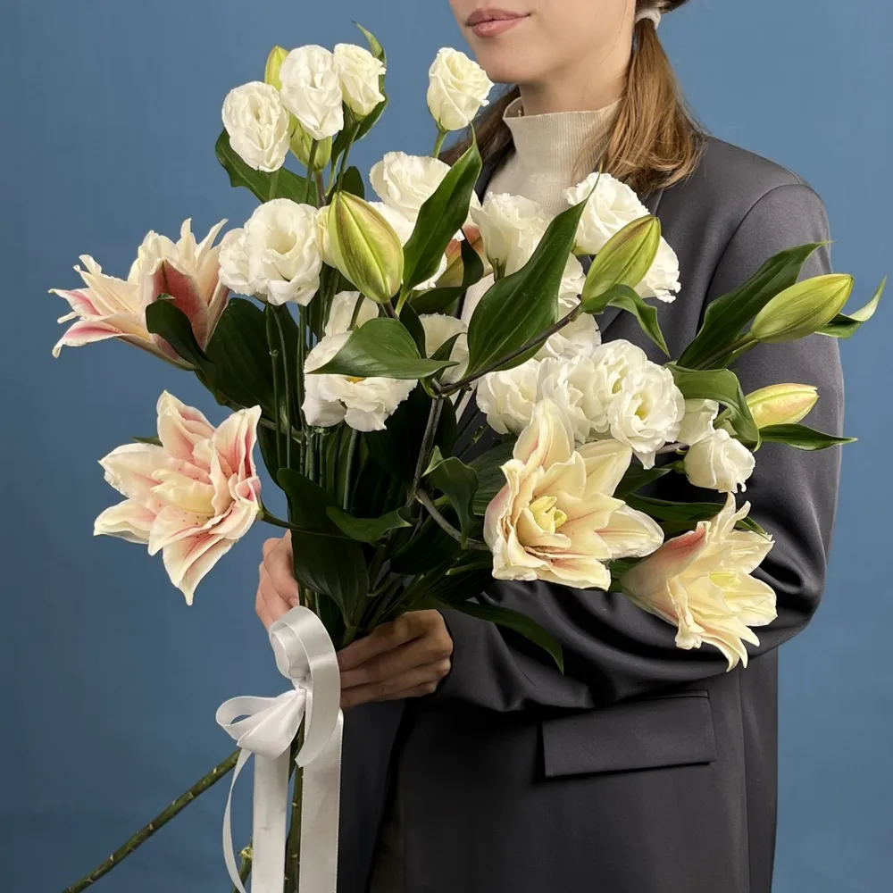 3 roz în stil bujor eustoma