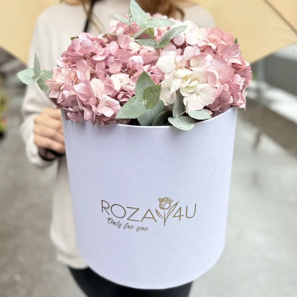 3 - roz hortensii cu eucalipt în cutie