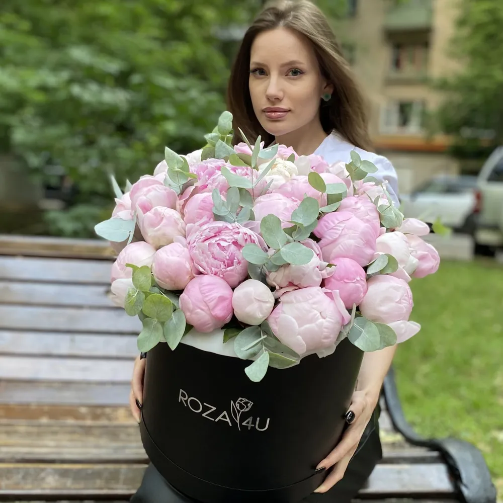 35 bujori în cutie