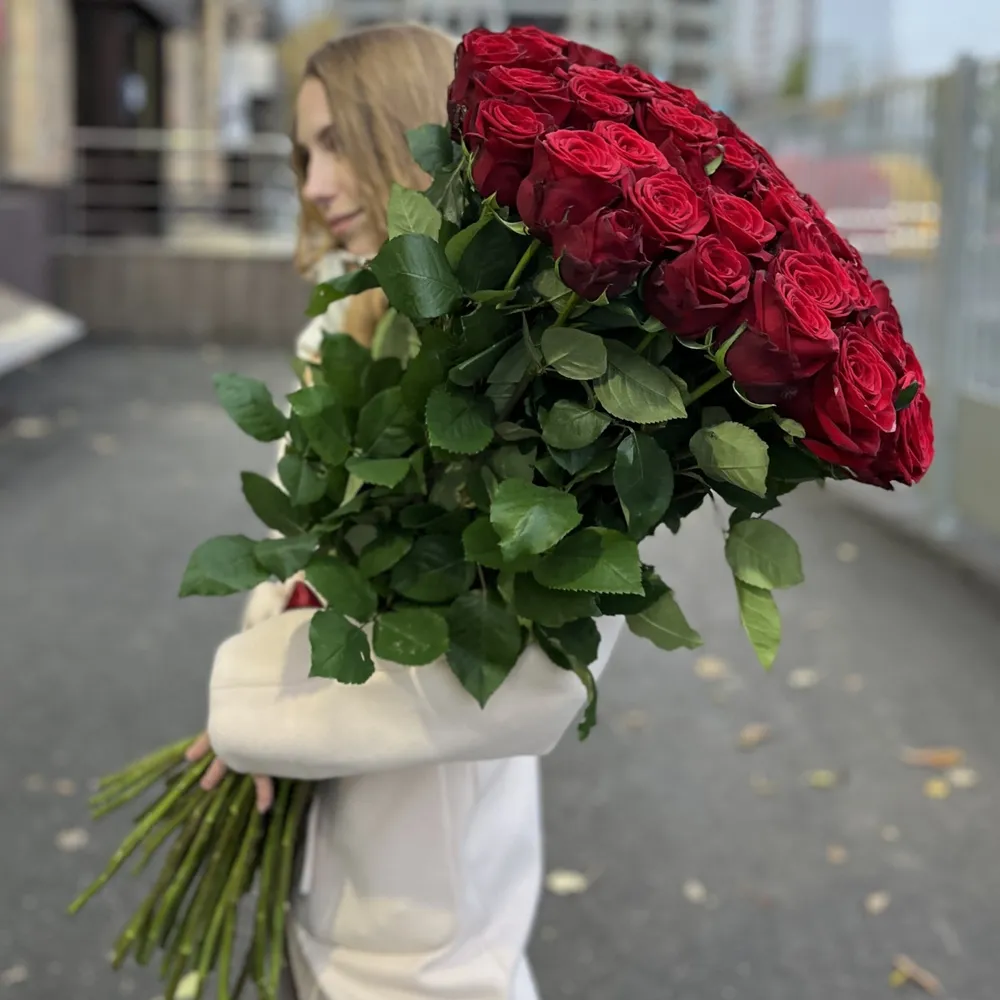 45 roșii trandafiri 80