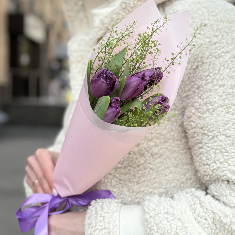 5 violet lalele albi