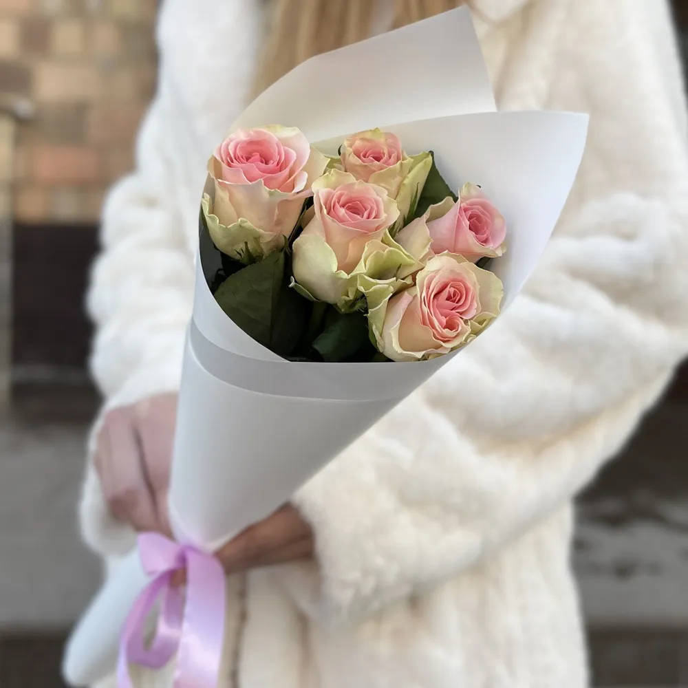 Bouquet of 5 roses