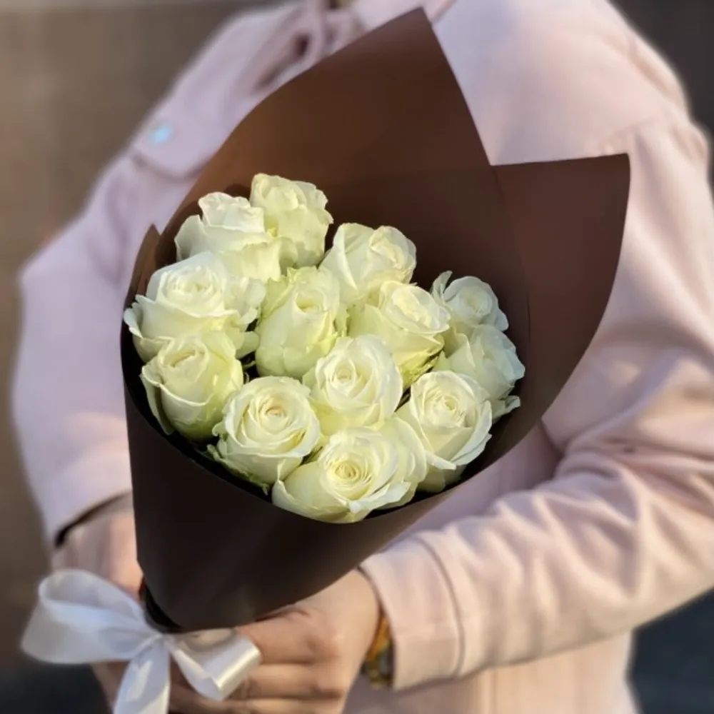 7 albi trandafiri