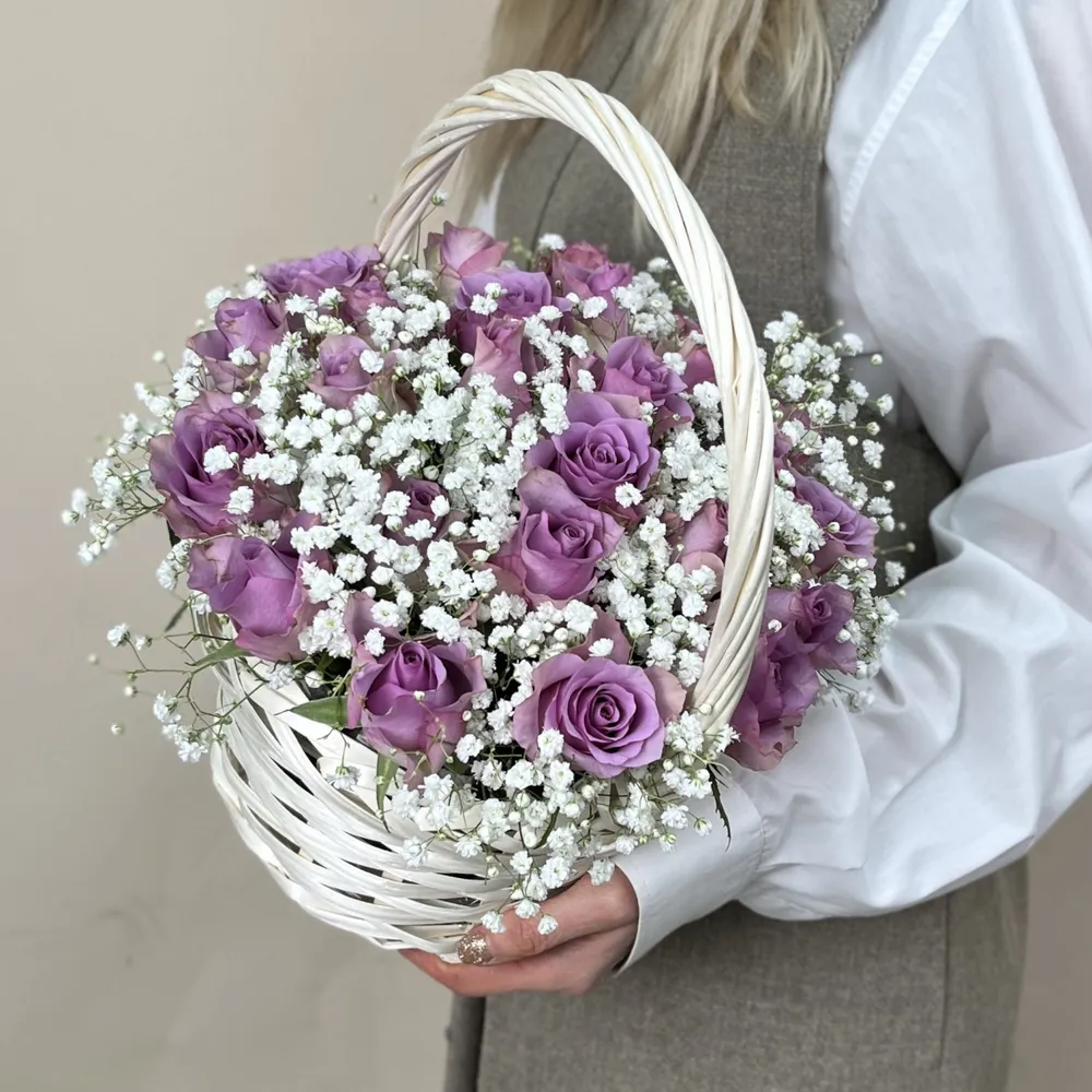 Buchet în coș roz