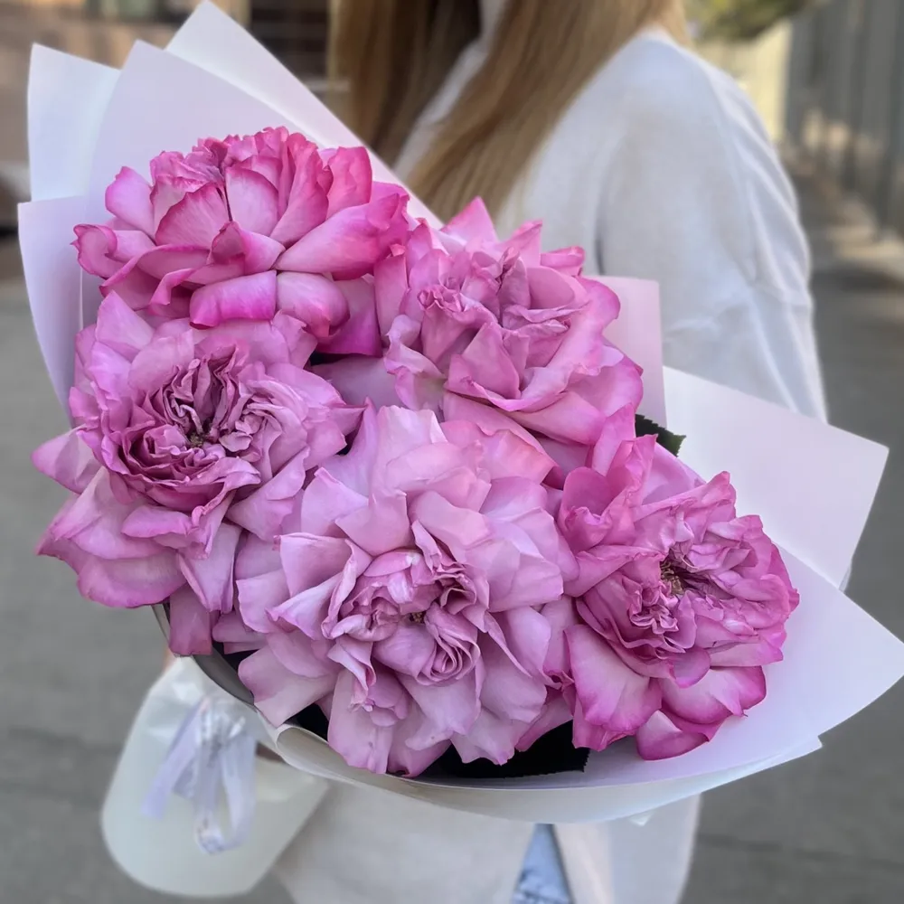 5 Buchet 5 pufoși trandafiri