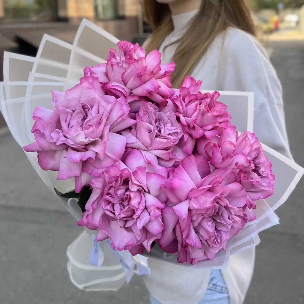 7 Buchet 7 pufoși trandafiri