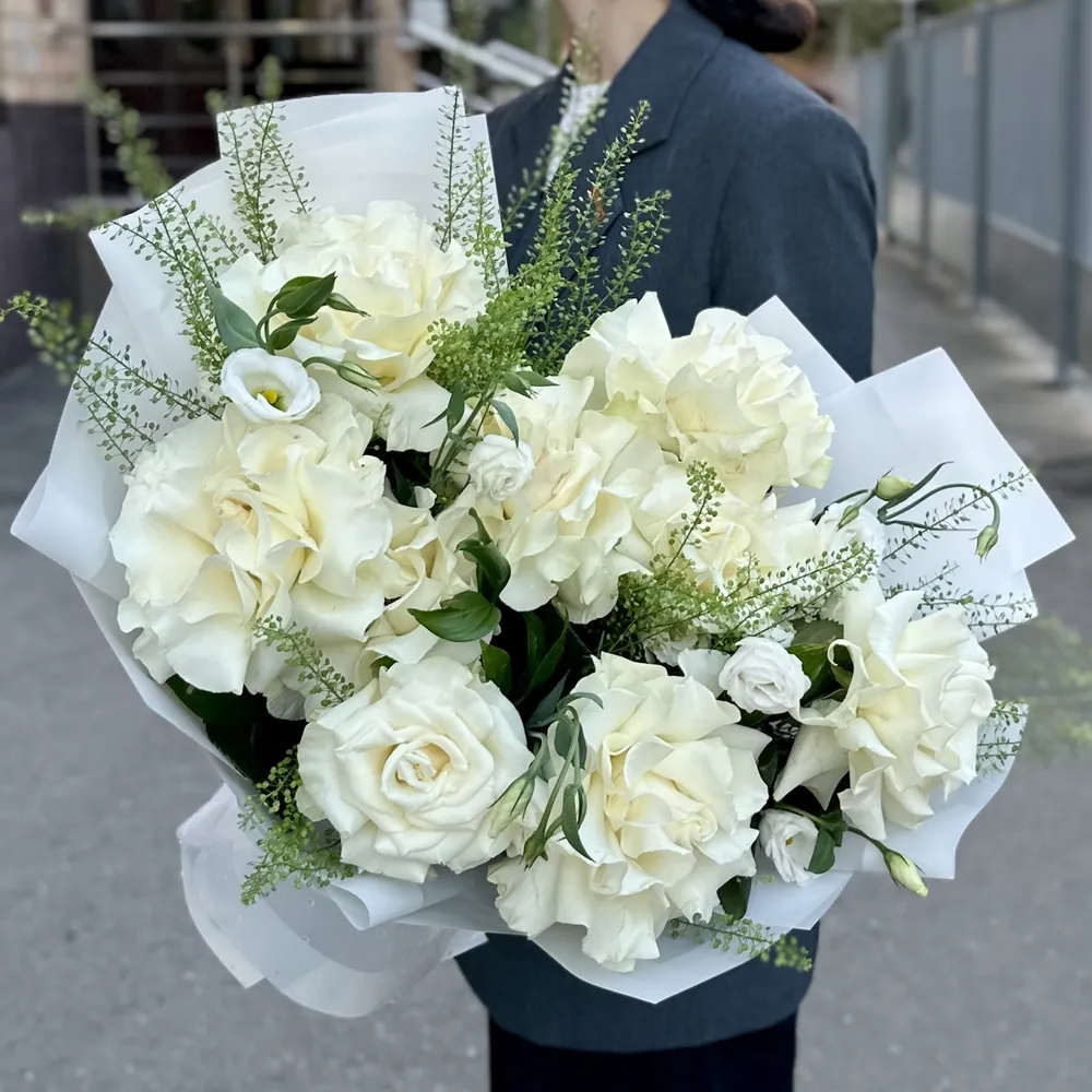 9 Buchet 9 albi trandafiri eustoma