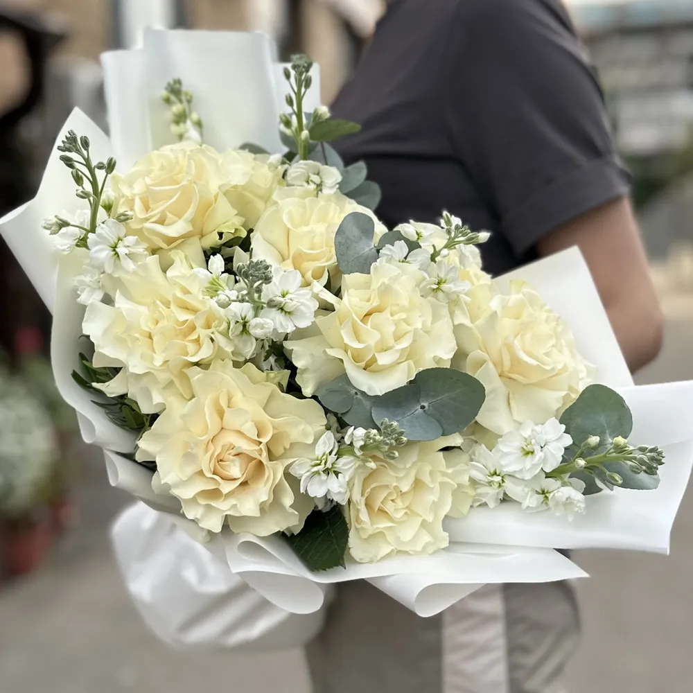 9 Buchet 9 albi trandafiri