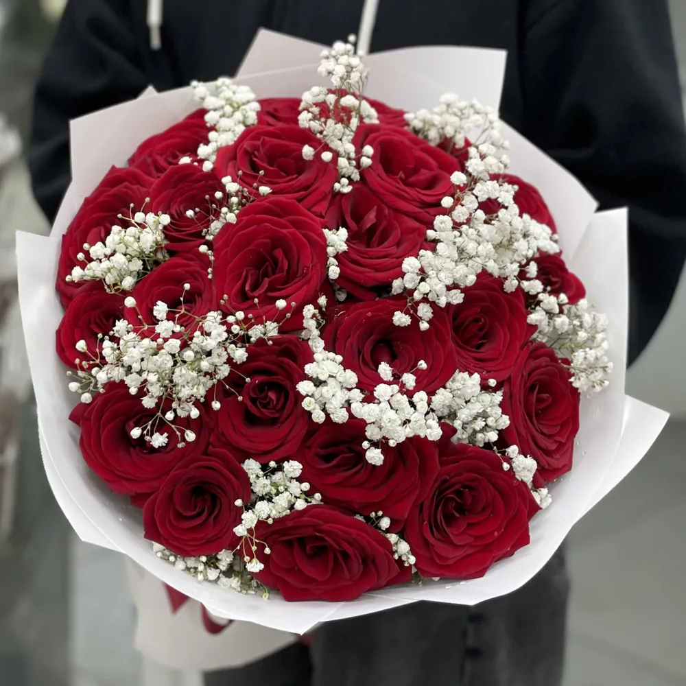 60 Buchet roșii trandafiri 60 gipsofilă