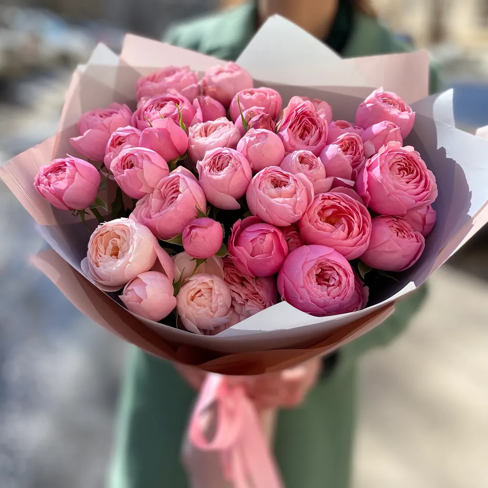 40 Buchet roz în stil bujor trandafiri 40
